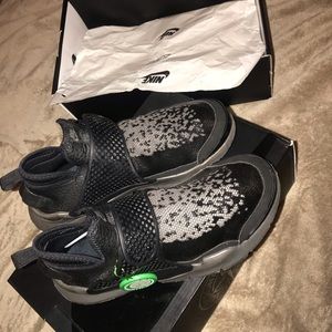 NIKE LAB X STONE ISLAND SOCK DART MID SP super athletic and comfortable💜 .